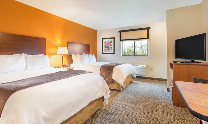 Fargo Hotel | Homey Room w/Kitchen Near Scheels Arena –3 Min Drive | BBQ Facilities | Parking