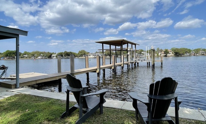 Homosassa House | Homosassa River Camp on the main Homosassa River
