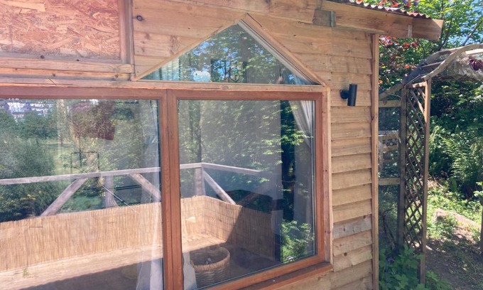 Llandysul Cabin | Honey Bee Cabin