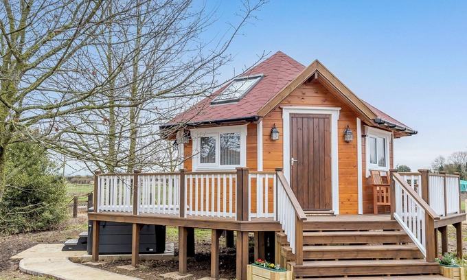Pentney Cottage | Honey Bee Retreat-UK36830