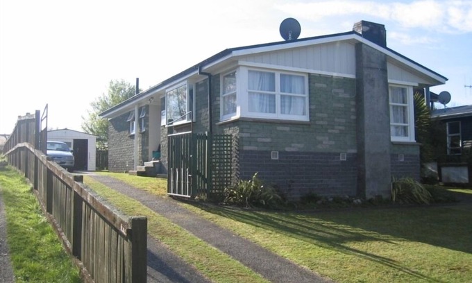 Turangi House | Honey Pot Pool Holiday Home Turangi