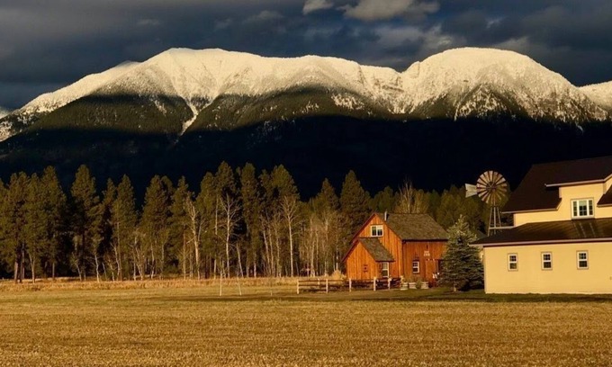Kalispell House | Honey's Place Hideaway