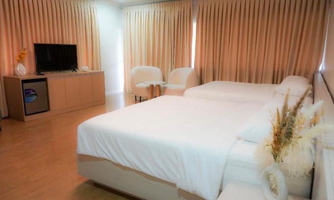Mabolo Apartment | Honey Suite Room 1 inside Bee Cafe Cebu