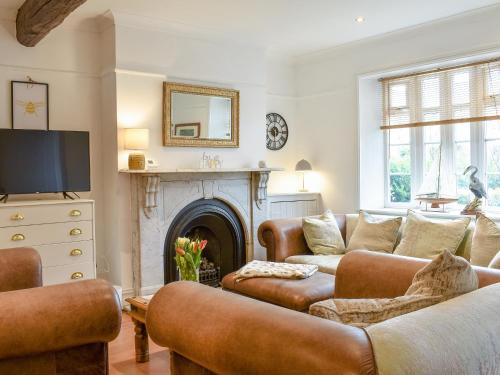 Candlewick House | Honeybee Cottage