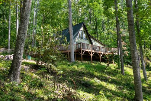 Fairview House | Honeycomb Hideaway by AvantStay Rustic Retreat