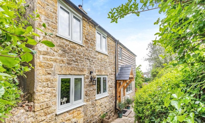 Shipton Gorge House | Honeypot Cottage