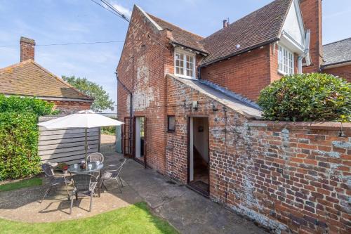 Falkenham House | Honeypot Cottage