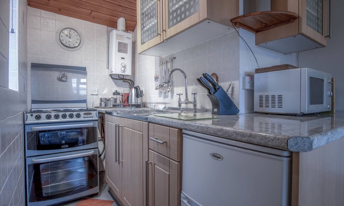 Amroth Cottage | Honeysuckle Cottage - 1 Bedroom - Amroth