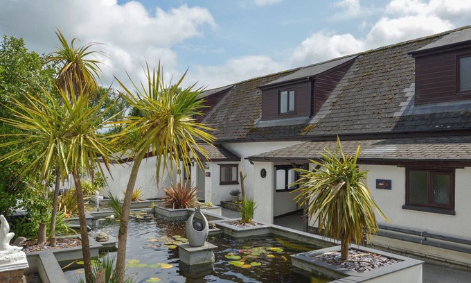Beaworthy Cottage | HONEYSUCKLE COTTAGE, pet friendly, with a garden in Halwill Junction