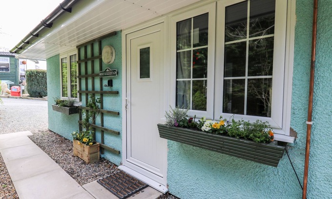 Crossgates Cottage | HONEYSUCKLE COTTAGE, pet friendly, with a garden in Crossgates