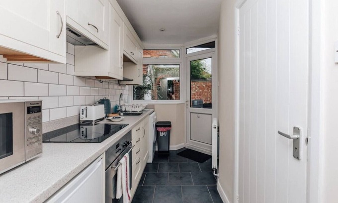 Henley-on-Thames House | Honeysuckle Terrace - From 125 Per Night