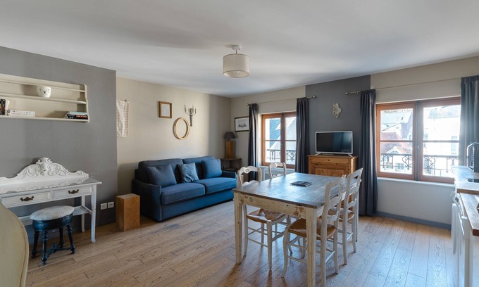 Honfleur Apartment | Honfleur. 4 PEOPLE. LUMINOUS. PERFECT LOCATION. PRIVATE PARKING. FREE WIFI