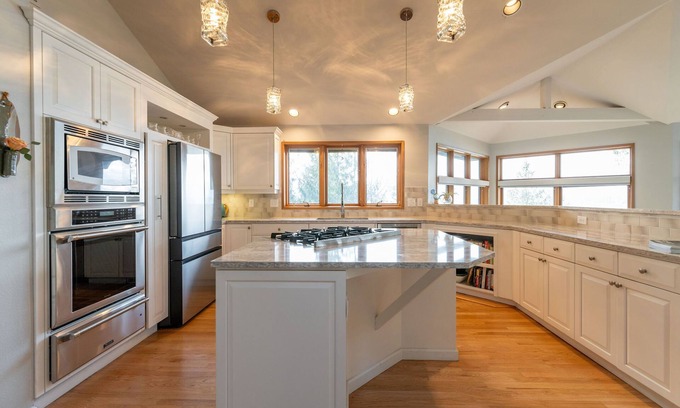 Silverdale House | Hood Canal LUX Waterfront Group Retreat