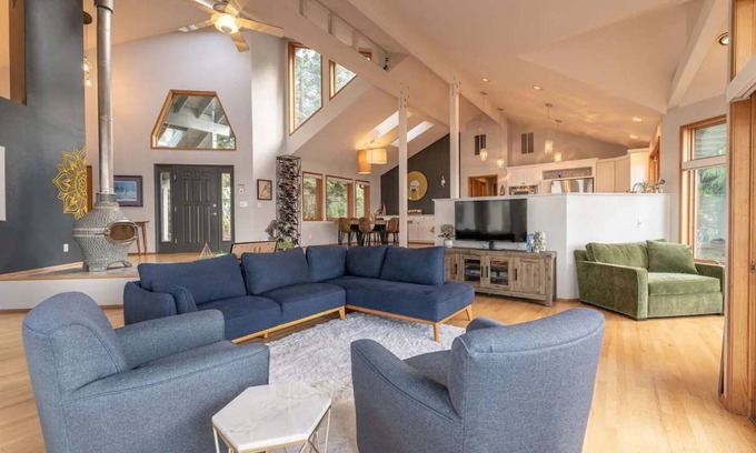 Silverdale House | Hood Canal LUX Waterfront Group Retreat