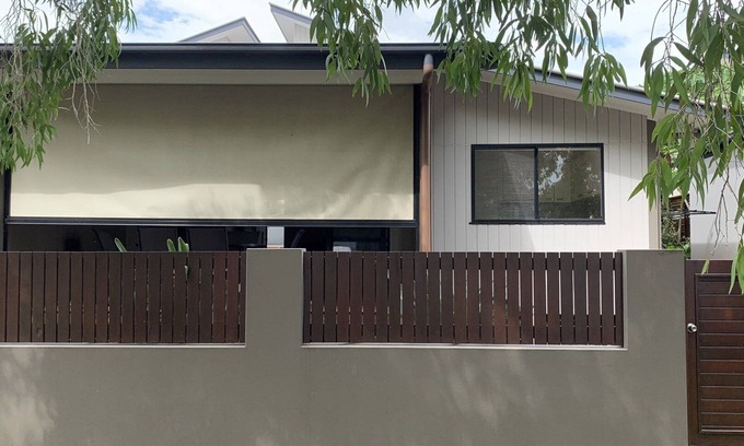Brunswick Heads Apartment | HOOK WINE SINKER, TOP NOTCH