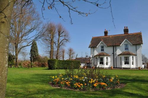 Hookwood Cabin | Hookwood Lodge London Gatwick