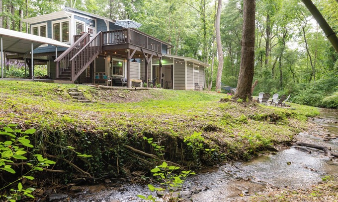 Fletcher House | Hooper's Creek Cottage: Close to local attractions!