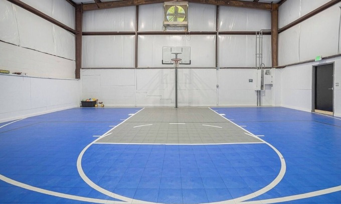 McCalla House | Hoops Haven 5-bedroom house in lovely McCalla