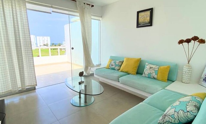 Pisco House | HOP LAS Velas Hermosa Casa Playa
