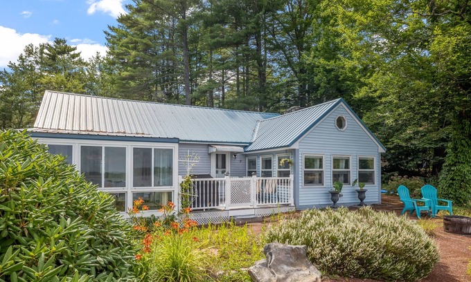 Middleton House | Hope's Haven -Waterfront on Sunrise Lake- w/ HOT TUB