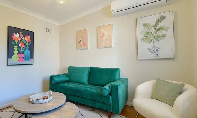 Bathurst Apartment | Hope St Cottage II - Timeless & Serene Sanctuary