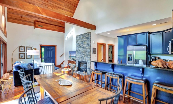 Townville House | Hopkins Road Chalet on Hartwell