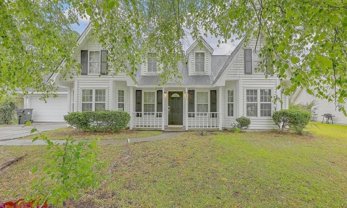 Summerville House | Hopper · CHAS, SUMMRVLL/NEXTON Comfort Near Everything!
