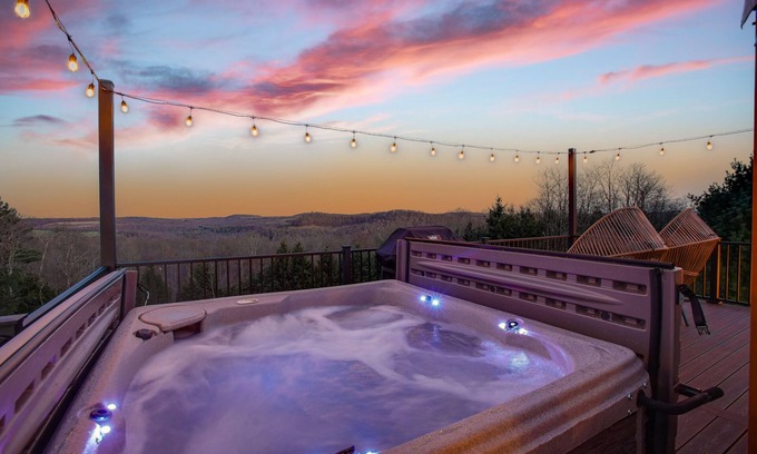 Knox Dale House | Horizon Hideout YURT w/HOT TUB, Smart TV + VIEWS!