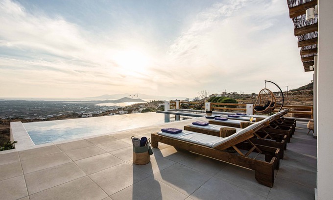 Naxos Town Villa | Horizon Villa in Naxos Skyline