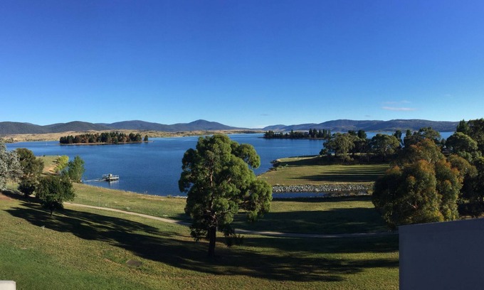 Jindabyne Apartment | Horizons 212 Lake Jindabyne Waterfront Apartment
