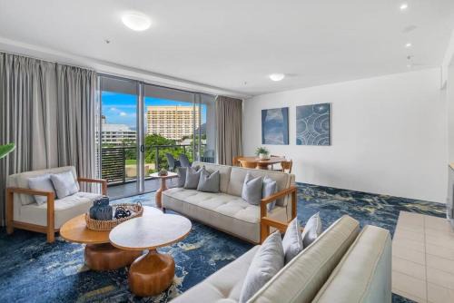 Cairns Central Business District Apartment | Horizons at Harbour Lights - Tropical Poolside Flair