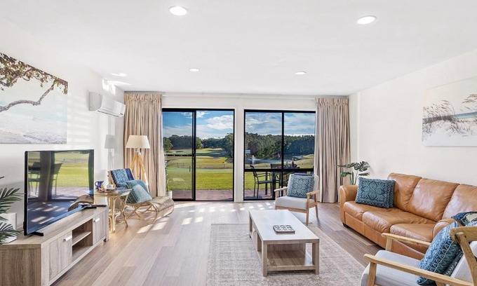 Salamander Bay House | Horizons Fairway Views Townhouse 108