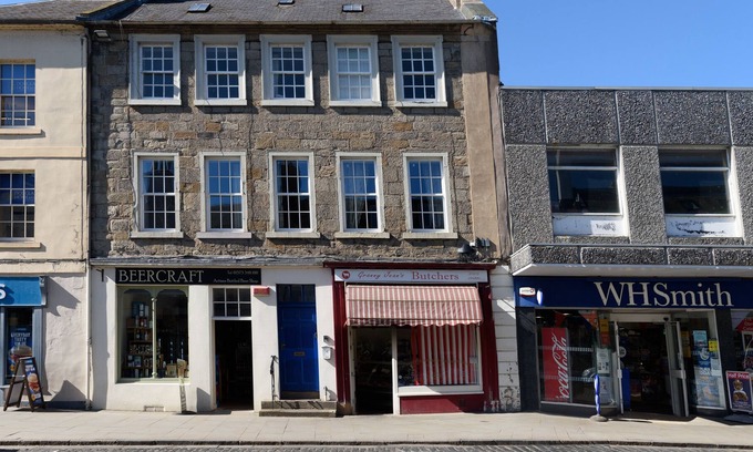 Kelso Cottage | HORSEMARKET APARTMENT, pet friendly, with open fire in Kelso