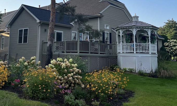 Saratoga Springs House | Horses & Courses 3300sqft on McGregor links Golf course.Hot tub and gazebo.