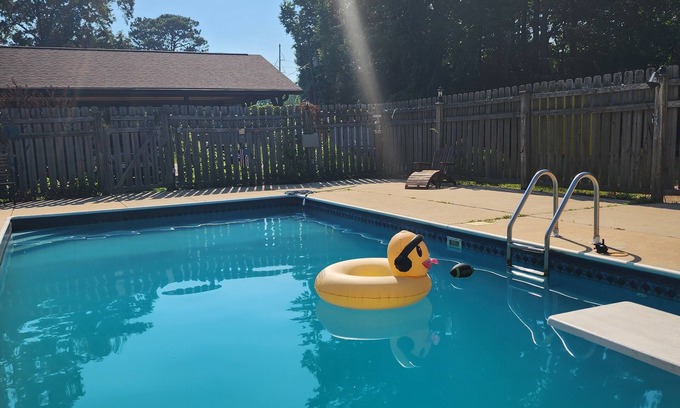 Griffin Bed & Breakfast | HORSES FISHING, SALT WATER POOL, COZY BEAUTIFUL NEW CABIN with OLD BARN FEEL
