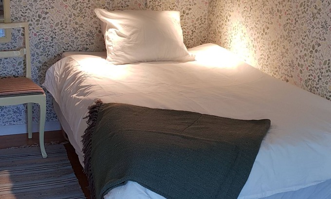 Storlinge Bed & Breakfast | Horvan Bokkafé & Bed & Breakfast