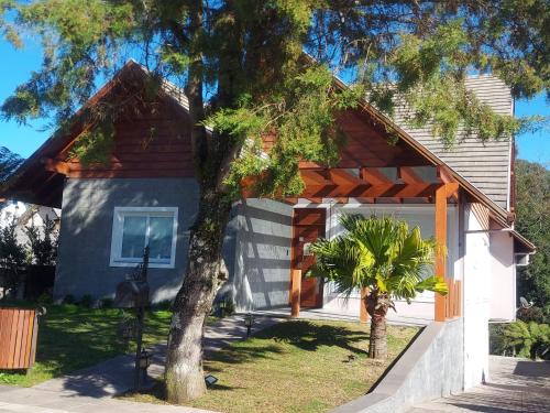 Carniel House | Hospedagem Jardins de Gramado