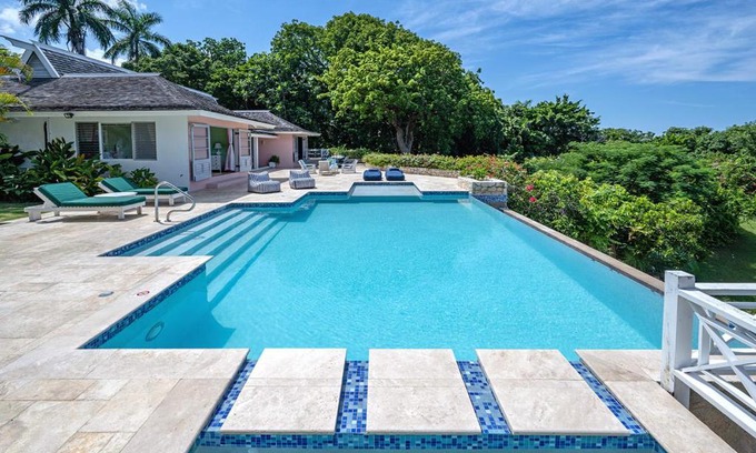 Montego Bay Villa | HOSPITALITYEXPERT Charming 4 BR Villa Sleeps 10 - Pool Hot Tub Beach & Private Chef
