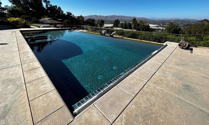 Somis House | Host an Event w/ Infinity Pool and Beautiful Views