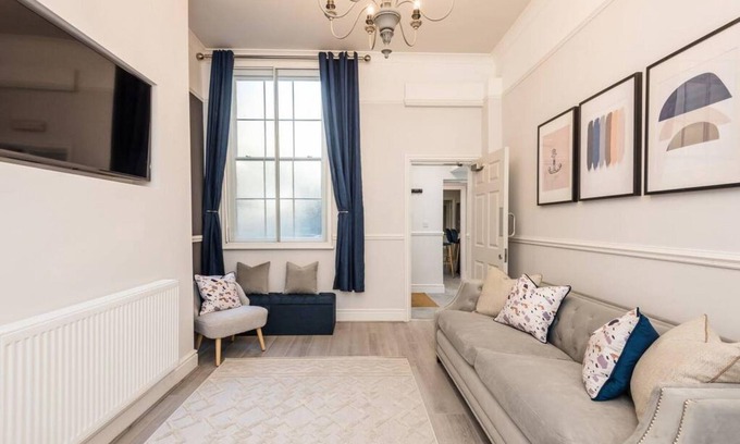 RopeWalks Apartment | Host Apartments Seel St Townhouse Apt I