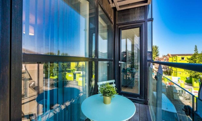 Liverpool City Centre Apartment | Host Apartments The Pall Mall Balcony Apt