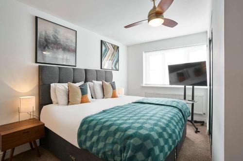 Launceston House | Host & Stay - Cherry Blossom House