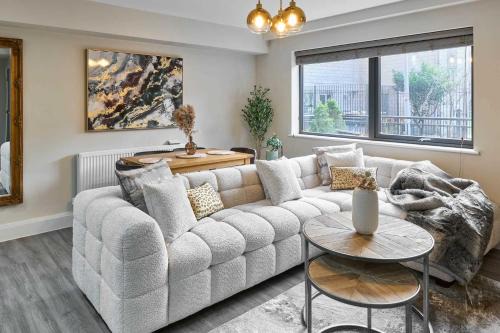 Baltic Triangle House | Host & Stay - Chic Townhouse by the Docks