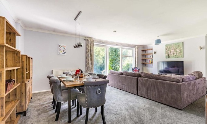 Coltishall House | Host & Stay - Church Close