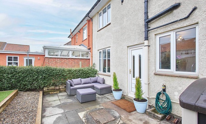 Longhoughton House | Host & Stay | Crab Cottage