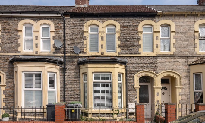 Riverside House | Host Stay Craddock Street