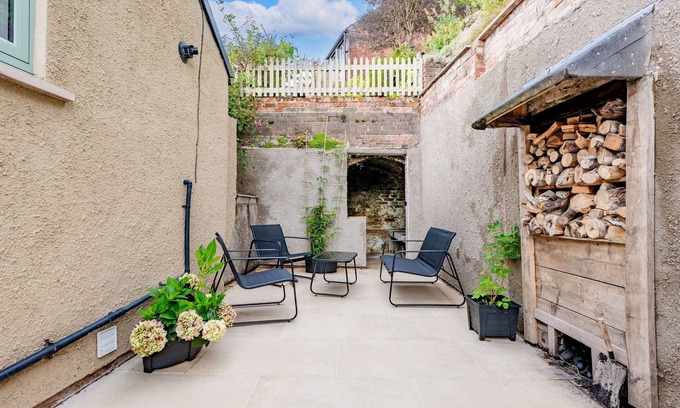 Cromford Cottage | Host & Stay | Cromford View
