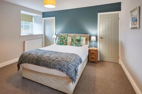 Fenwick Apartment | Host & Stay - Fenwick Village Hall