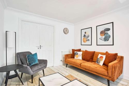 Launceston House | Host & Stay - Hazelnut House