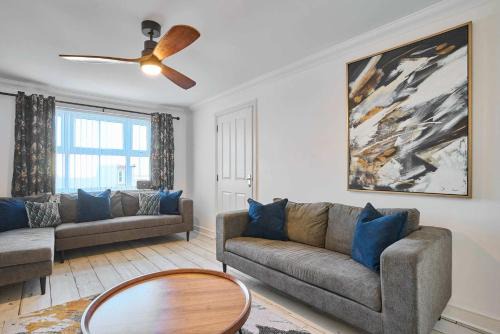 Launceston House | Host & Stay - Honeycomb House